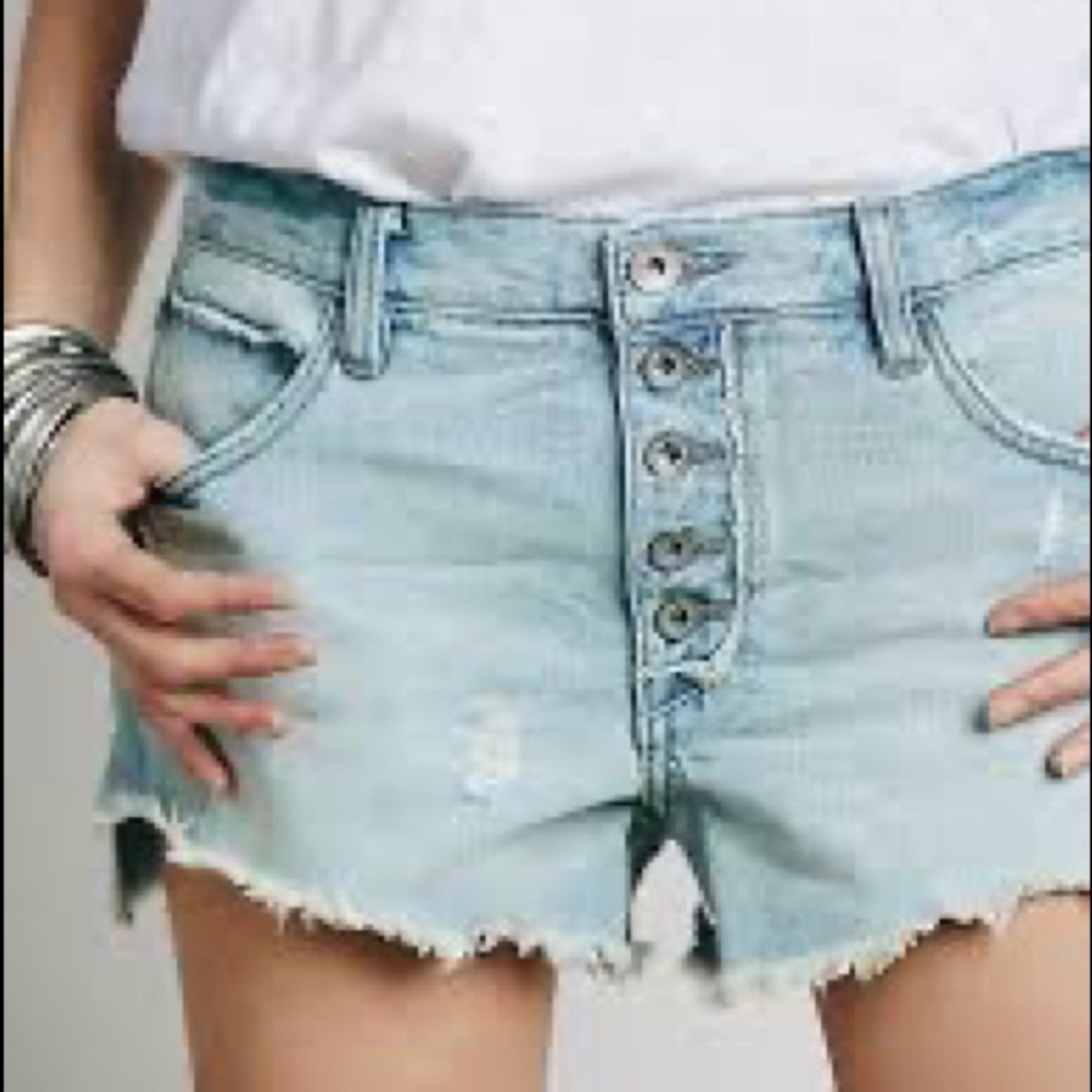 Free People runaway shorts Sz 25 NWOT Light wash